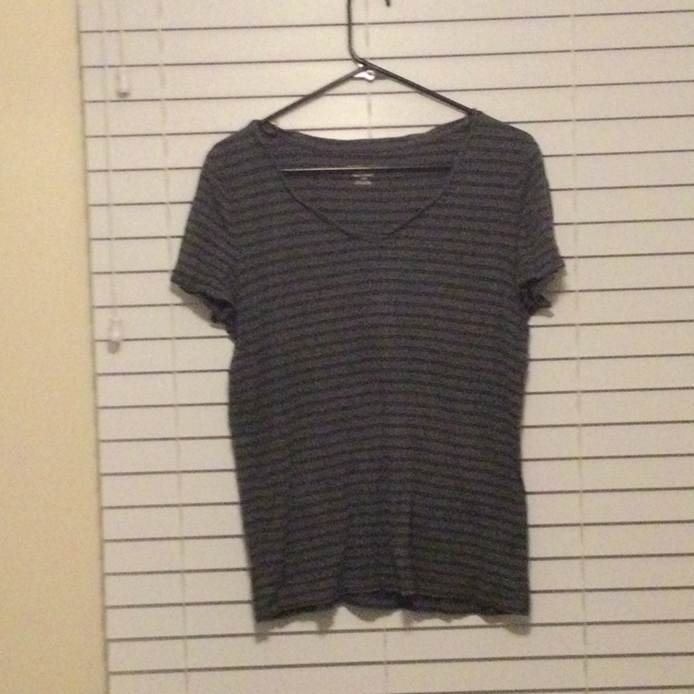 Striped v-neck t-shirt